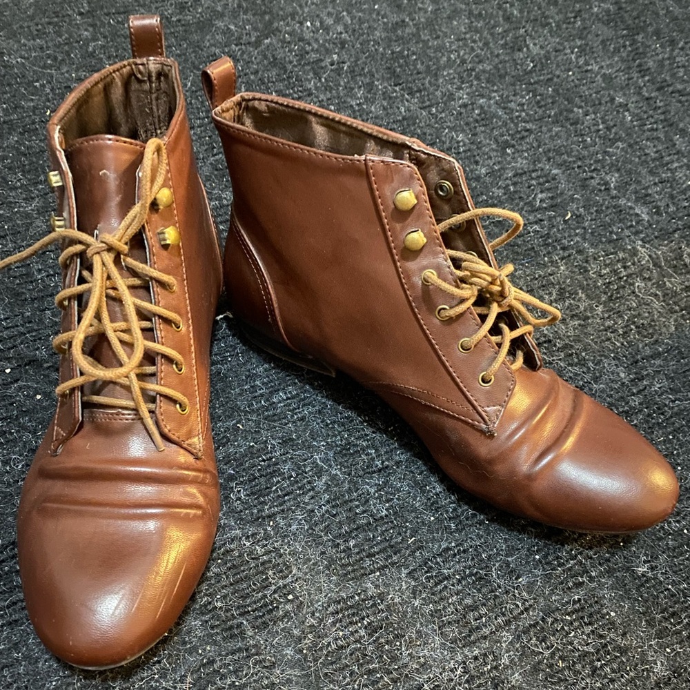 Size 9 lace up ankle boots